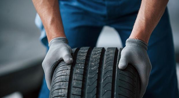 Quando Cambiare i Pneumatici: Consigli Cruciali per la Tua Sicurezza Stradale con Potena Gomme